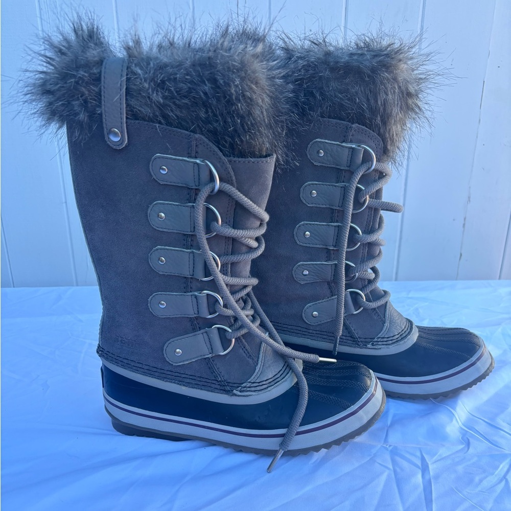 Sorel Gray and Black Winter Boots - Picture 2 of 8